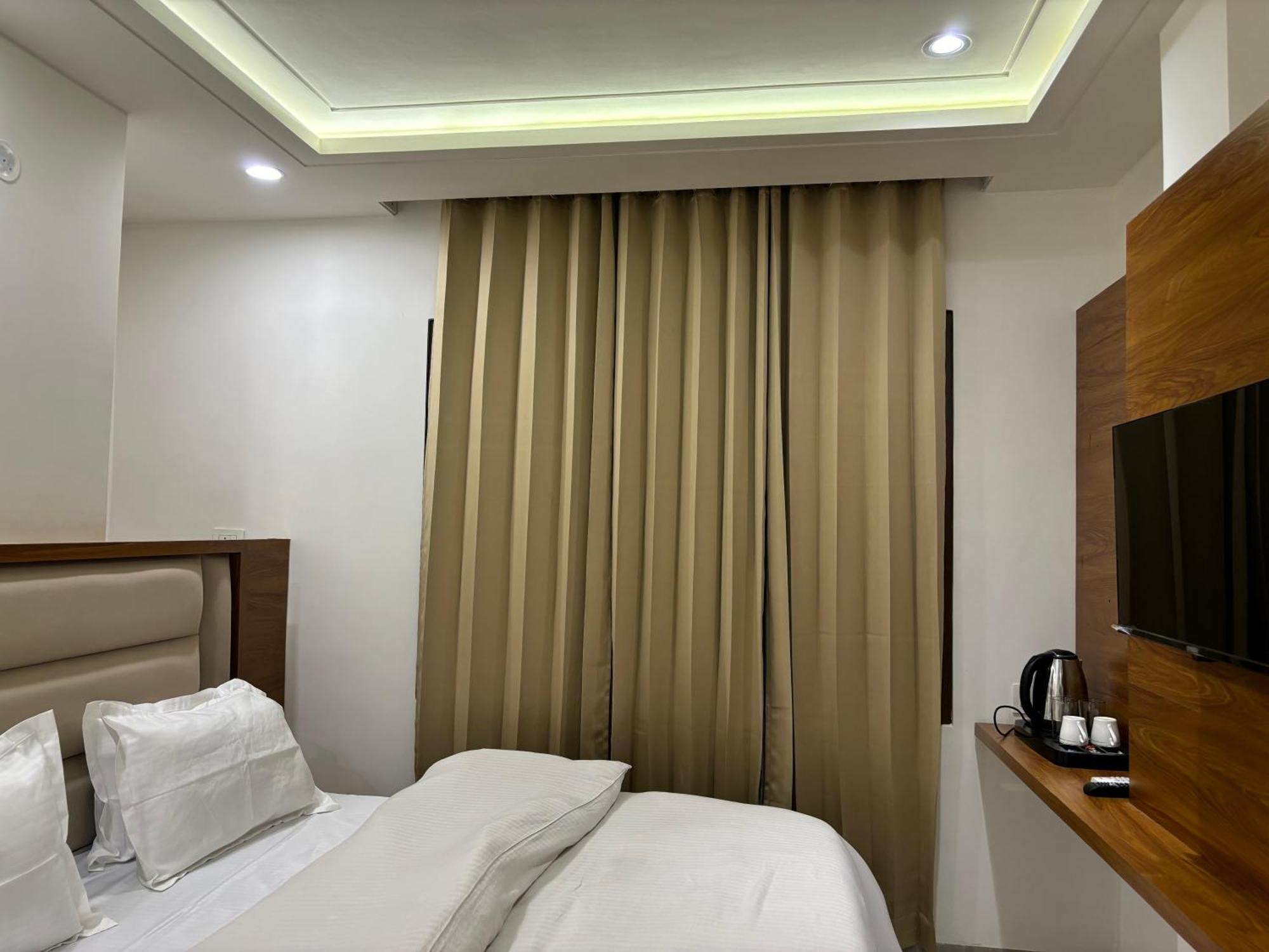 Hotel Gr Residency Amritsar Bagian luar foto